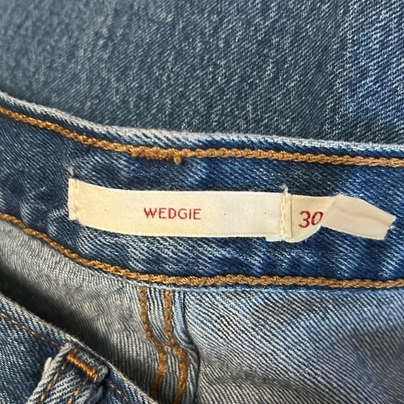 Levi’s Premium Wedgie Icon High Rise Tapered Leg Distressed Button Fly size 30 - Picture 7 of 9